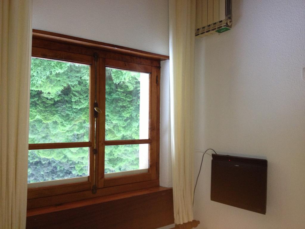 Hostal Monte Rio Hotel Trescares Ruang foto