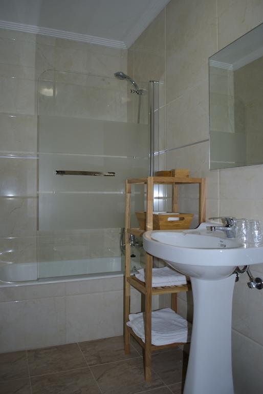 Hostal Monte Rio Hotel Trescares Ruang foto
