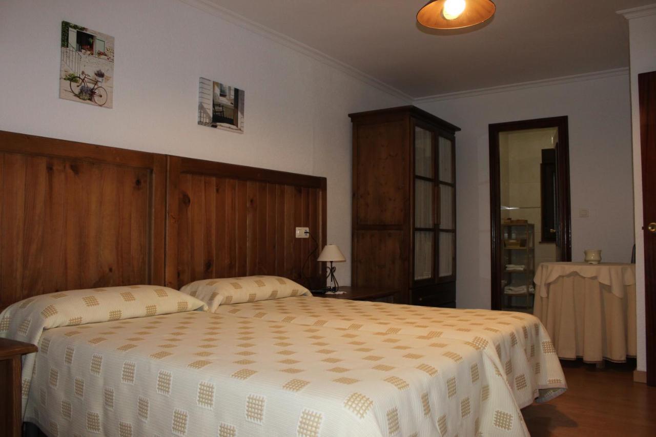 Hostal Monte Rio Hotel Trescares Bagian luar foto